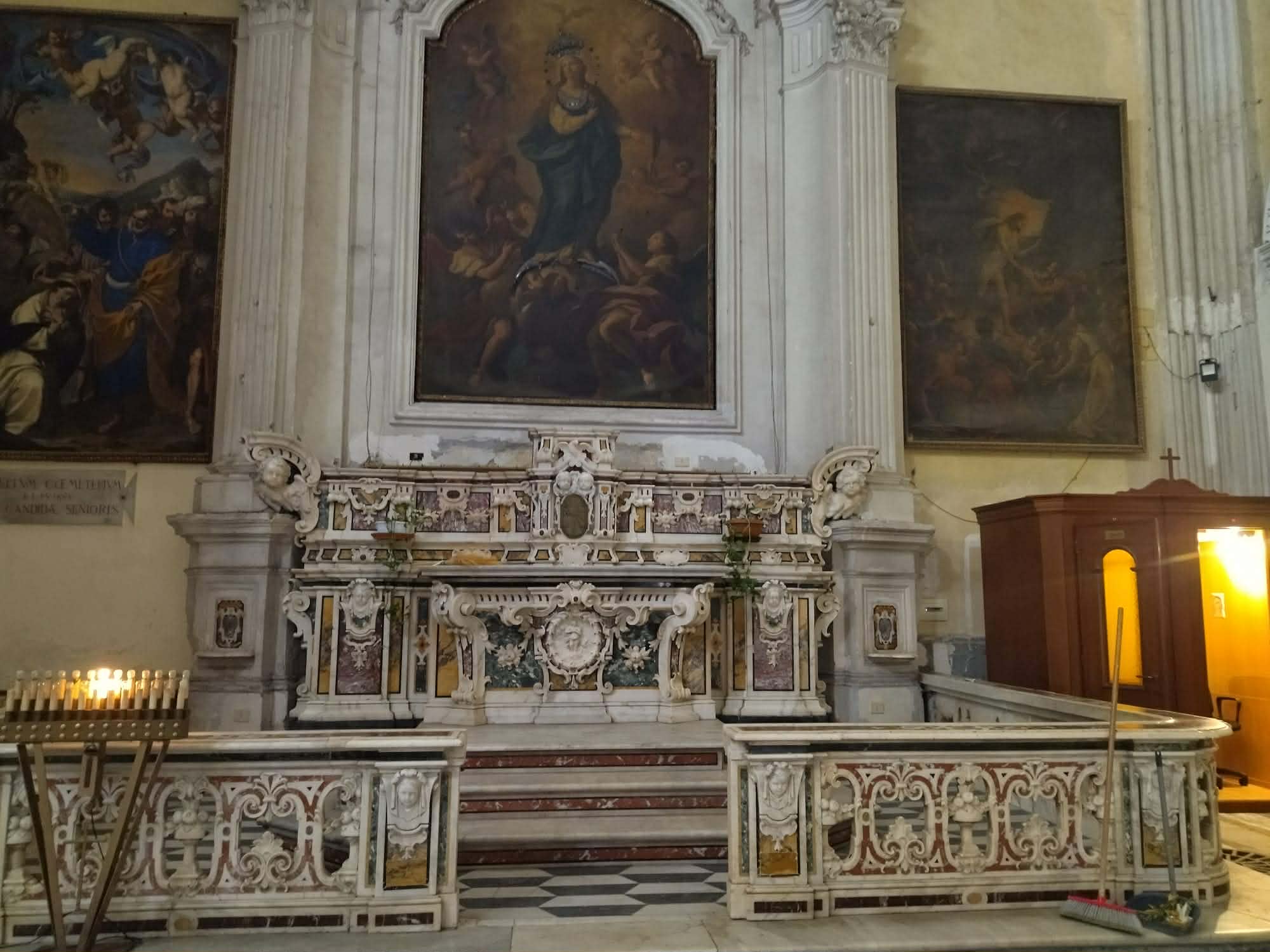 Altare di patronato della Famiglia Gallone nella Basilica di San Pietro ad Aram, Napoli