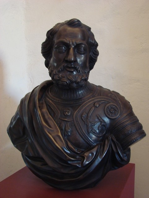 Busto bronzeo di Hernán Cortés